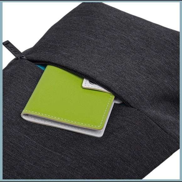 Black lightweight unisex crossbody sling bag - Picture 3 of 6